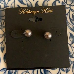 Katheryn Kent pearl stud earrings!